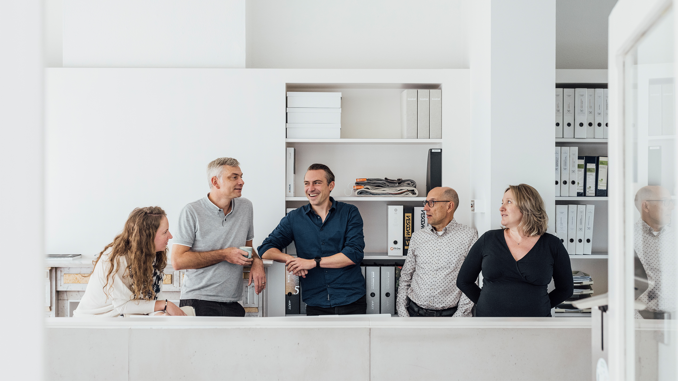 Het architecten team van studio WAAGA met Sofie Van Den Bosch, Tom Eckelmans, Koen Coomans, Bart Doms en Ellen Cochez